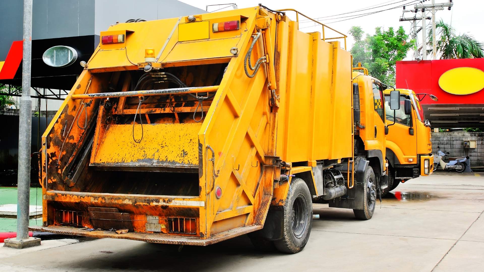Republic Services Dumpster Rental Los Angeles CA Roll Off Compared to Easy Waste Management: Advantages and Availability